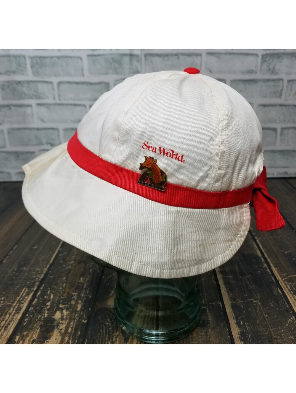 Vintage Sea world Park Bucket Style Hat Cap White Red + 70th San Diego Zoo Pin